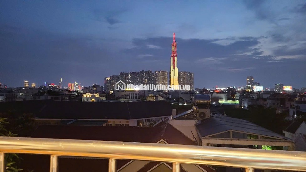 Cần bán gấp căn hộ full nội thất cao cấp ở trung tâm Quận 2, TPHCM